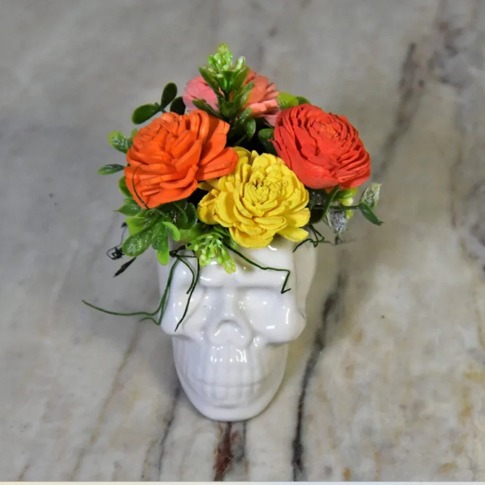 Día de los Muertos, Day of the Dead, small ceramic style skull with sola flowers